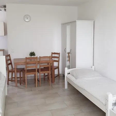 Workers-sleep-station * ケルン