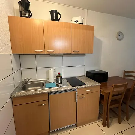 Workers-sleep-station * ケルン