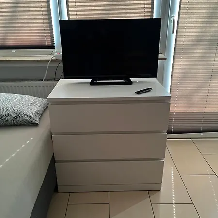 Workers-sleep-station