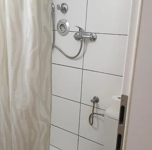 Workers-sleep-station * Cologne