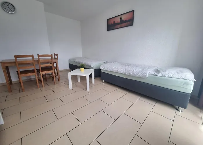 Workers-sleep-station * ケルン