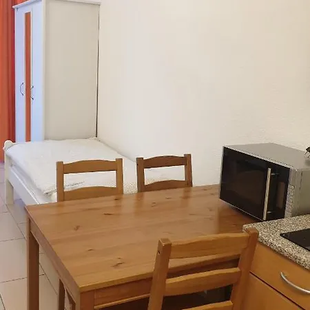 Workers-sleep-station *