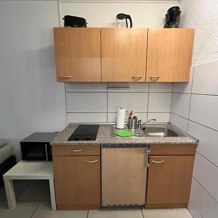 Workers-sleep-station דירה קלן