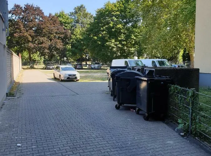 Workers-sleep-station *